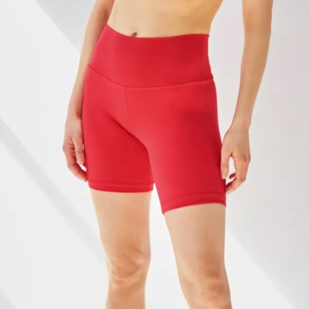 Aritzia TNA atmosphere high-rise 7 inch short
